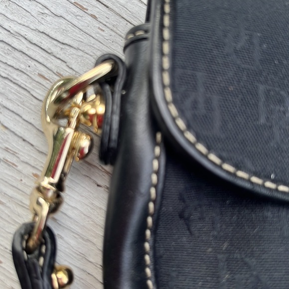 DOONEY and BOURKE BLACK WRISTLET WALLET CLUTCH, like new - Picture 3 of 7